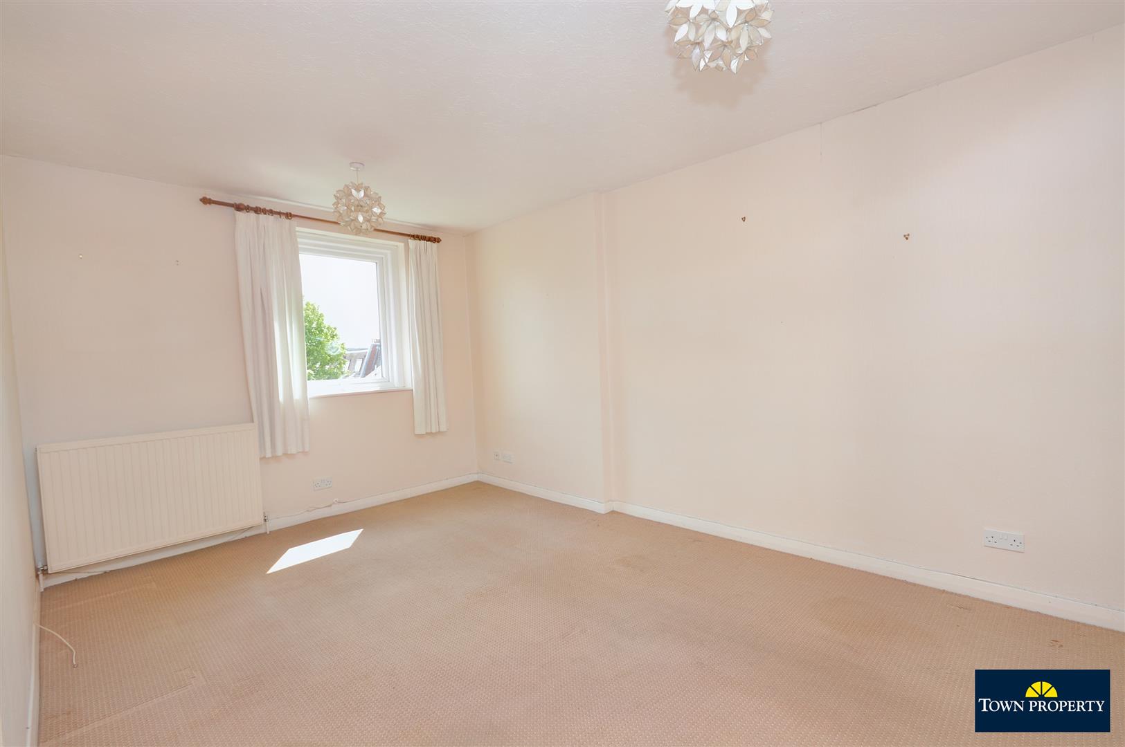 Property Details for Enys Road Eastbourne East Sussex BN21 2DN Town